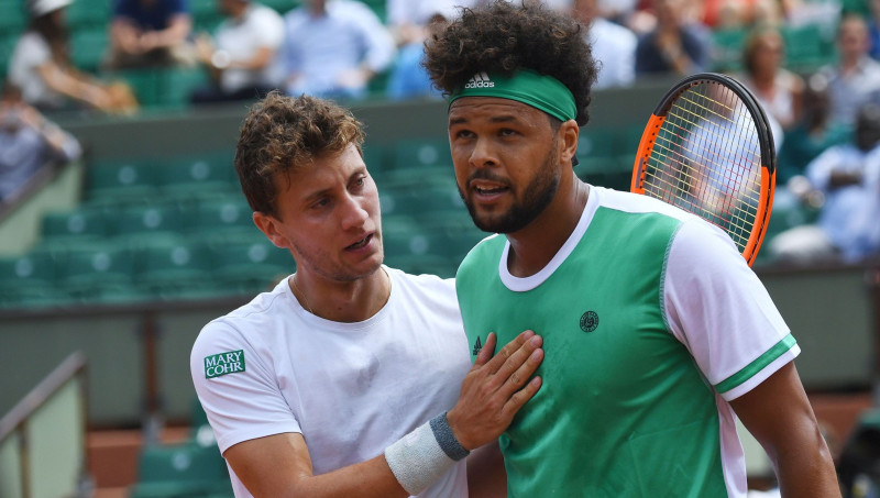 Tsonga piedzīvo pamatīgu fiasko "French Open"