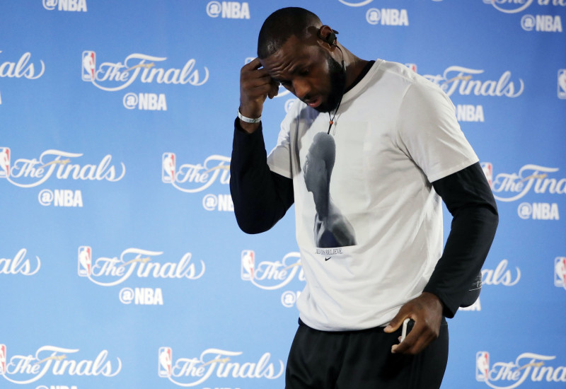 Lebrons Džeimss: "Vienalga, cik slavens vai bagāts esi - būt melnādainajam Amerikā ir smagi"