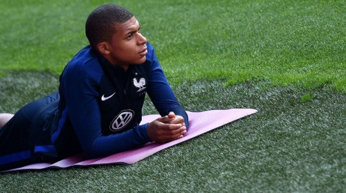 "Arsenal" liek galdā 100 miljonus un iesaistās cīņā par "Monaco" talantu Mbapē