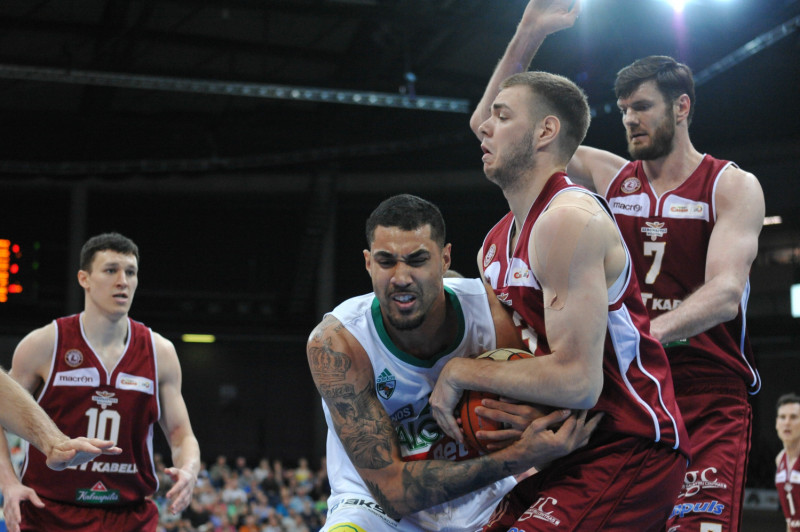 "Žalgiris" pārtrauc Paņevēžas lāstu un nonāk uzvaras attālumā no titula