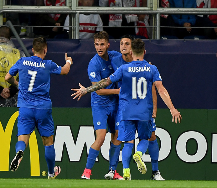 Slovākija sāpina Eiropas U21 čempionāta saimniekus poļus, Zviedrija un Anglija spēlē neizšķirti