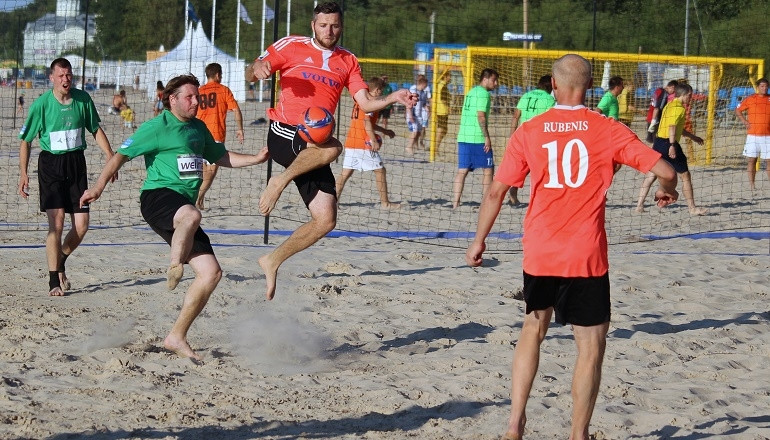 Pēc nedēļas startēs Latvijas pludmales futbola čempionāts