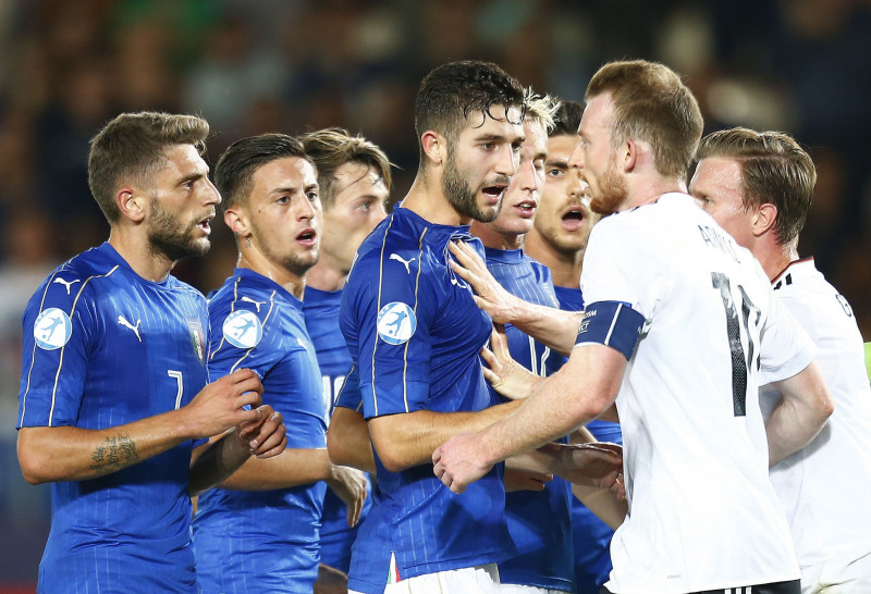 EURO U21: Itālija pārspēj Vāciju, abām iekļūstot pusfinālā; čehiem fiasko pēdējā mačā