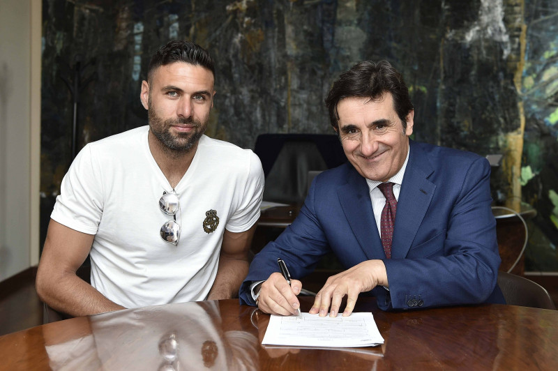 Sirigu pamet PSG un pārceļas uz ''Torino''