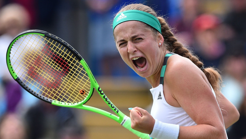 Ostapenko atkal spēlē trīs setus un sasniedz Vimbldonas 2. kārtu