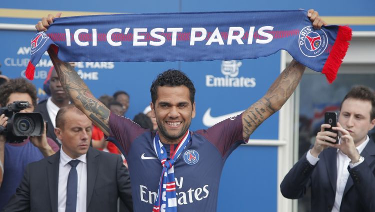 Alvess atstās Parīzes "Saint Germain", PSG vienojas ar Sarabiju