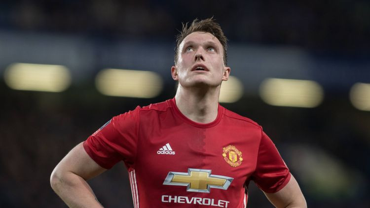 Aizsargs Džounss pēc sezonas pametīs Mančestras ''United''