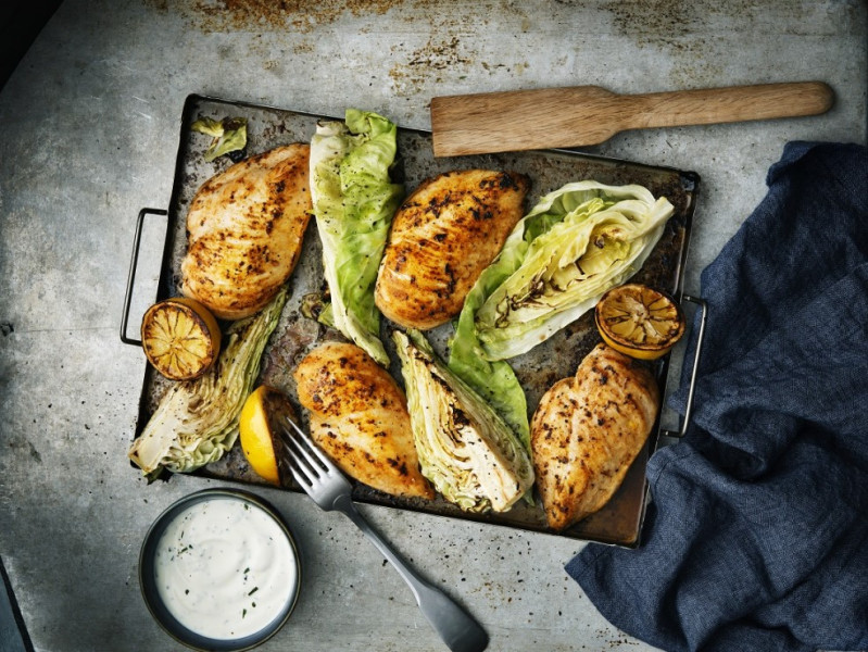 Vista melnajos piparos ar citronu un ceptu kāpostu