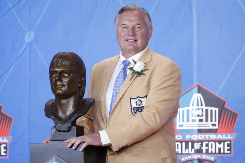 Visu laiku rezultatīvākais NFL spēlētājs dānis Andersons uzņemts Slavas zālē