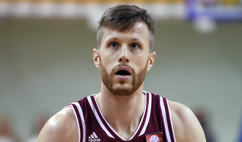 VEF noslēdz īstermiņa līgumu ar centru Rozīti