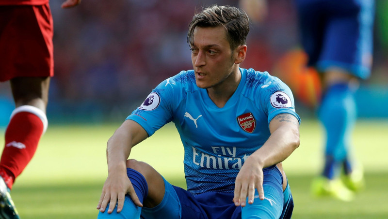 Ezils vēršas pie "Arsenal" bijušajiem spēlētājiem: "Beidziet runāt un sāciet atbalstīt"