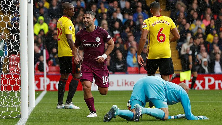 Agvero hat-trick graujošā "Manchester City" uzvarā, Liverpūle paklūp