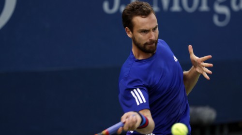 Gulbis zaudē pirmo setu, taču pārvar Sanktpēterburgas pirmo kvalifikācijas kārtu