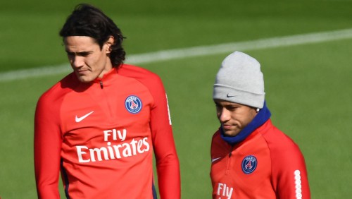 PSG noliedz baumas par naudas piedāvāšanu Kavani, lai ļautu pendeles sist Neimāram