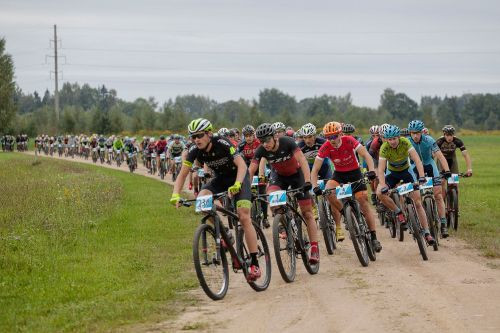 Vadošo kalnu riteņbraucēju cīņas SEB MTB Mārupes posmā tiešraidē Sportacentrs.com