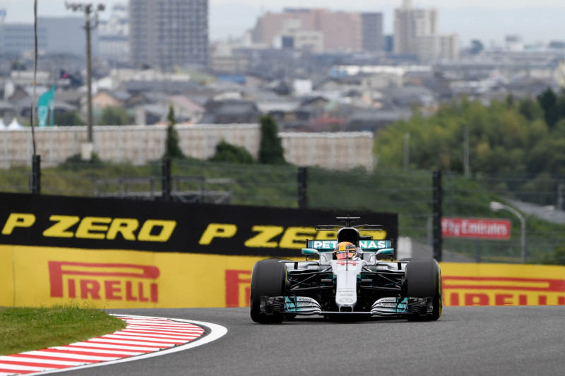 Hamiltons pārliecinoši iegūst pole position Suzukā