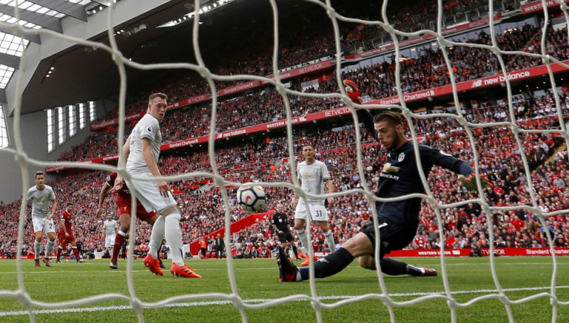 ''Liverpool'' šķērdē iespējas pret ''United'', vārti netiek gūti