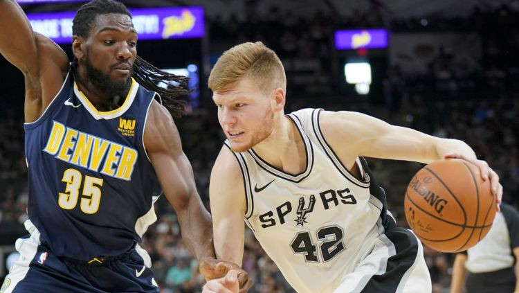 "Spurs" dramatiski nosargā uzvaru pret "Nuggets", Bertānam septiņi punkti