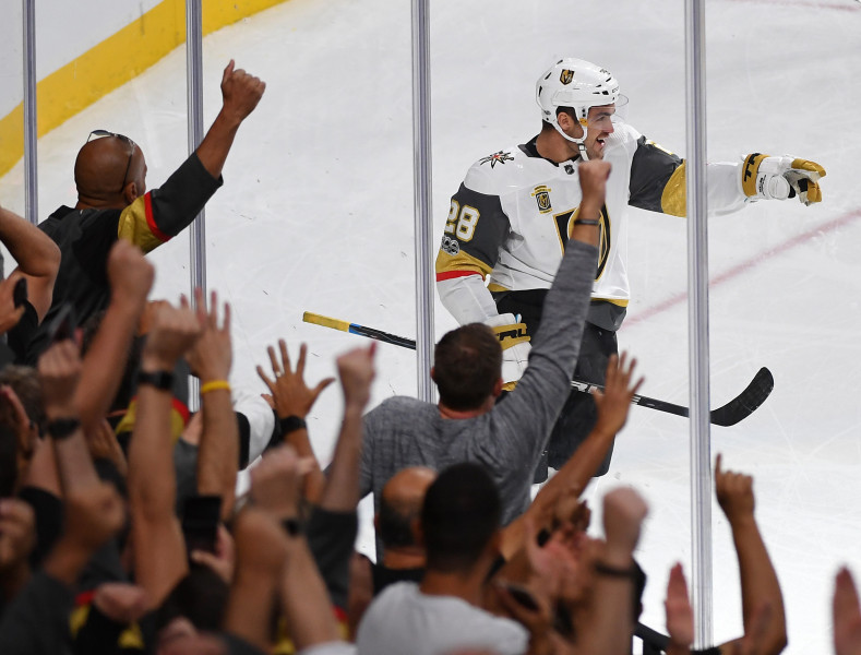 "Golden Knights" grauj "Avalanche" un svin pirmo sauso uzvaru