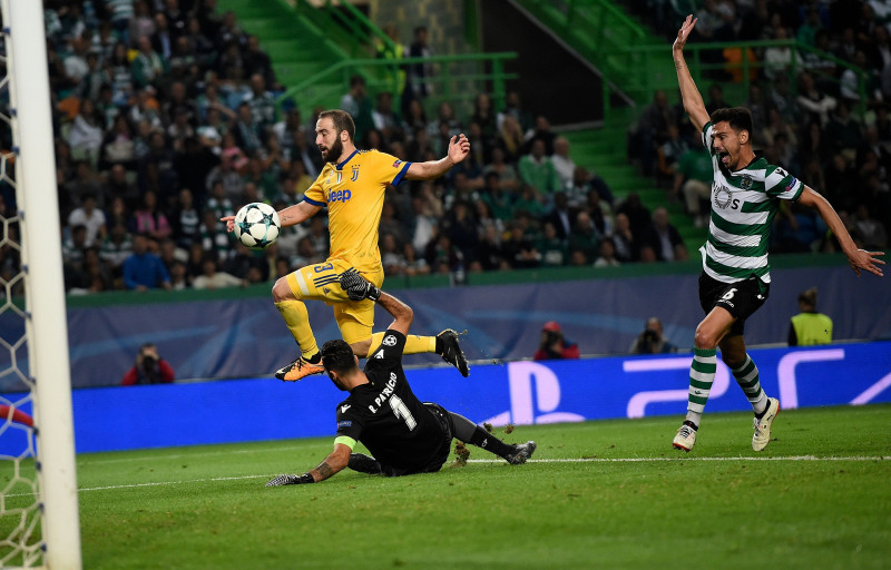 Igvains izglābj "Juventus", Grieķijā izgāžas "Barcelona" uzbrukums