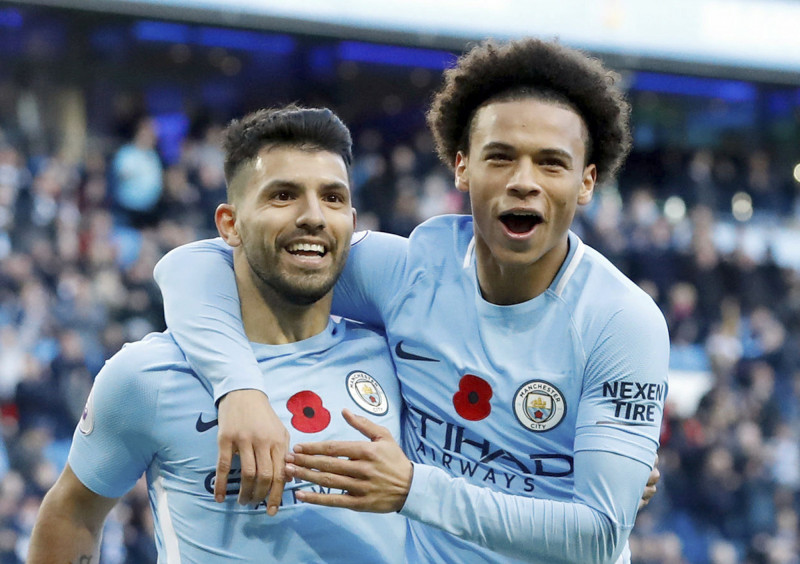 Mančestras "City" spraigā cīņā uzvar "Arsenal"