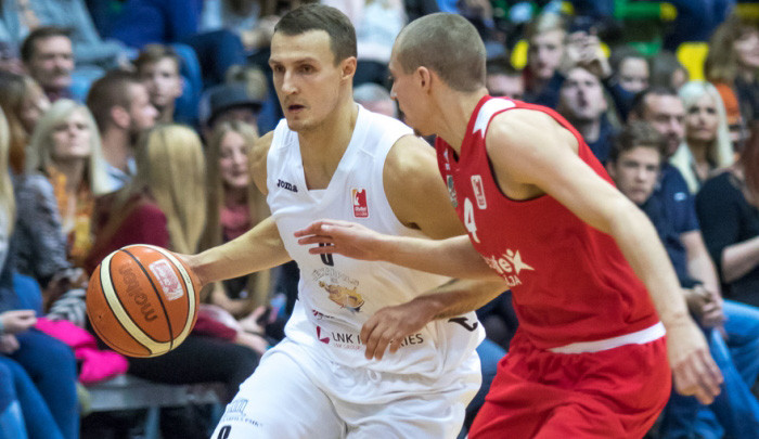 Čempione viesosies Jēkabpilī, Valgā cīņa par play-off pozīciju