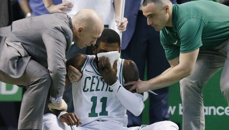 Ērvinga trauma neliedz Bostonai 11. uzvaru pēc kārtas, Džordžam 42 pret "Clippers"