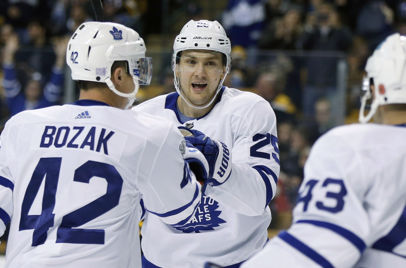 "Maple Leafs" uzvar "Bruins", "Senators" Stokholmā pārspēj "Avalanche"