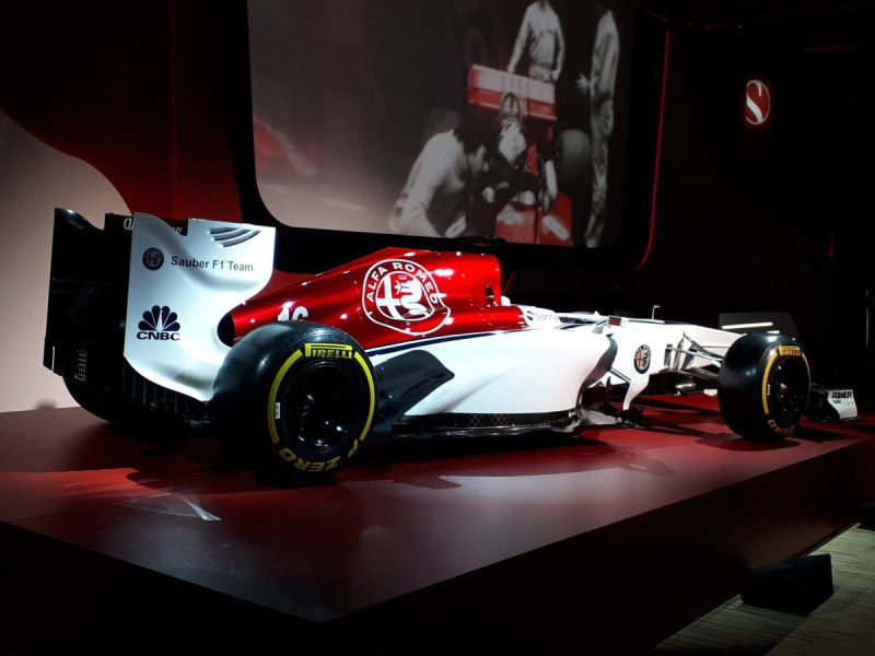 "Sauber" prezentē "Alfa Romeo" krāsojumu un paziņo jauno pilotu