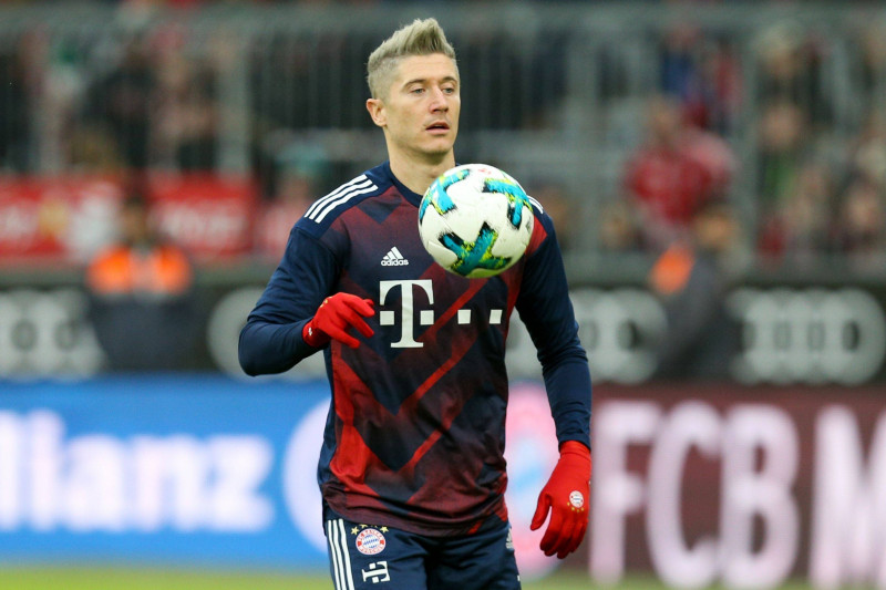 Levandovskim "hat-trick" pat ar netrāpītu pendeli, "Bayern" grauj ar 6:0