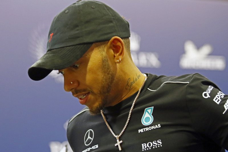 Hamiltons nolemj turpināt F1 karjeru vēl trīs sezonas