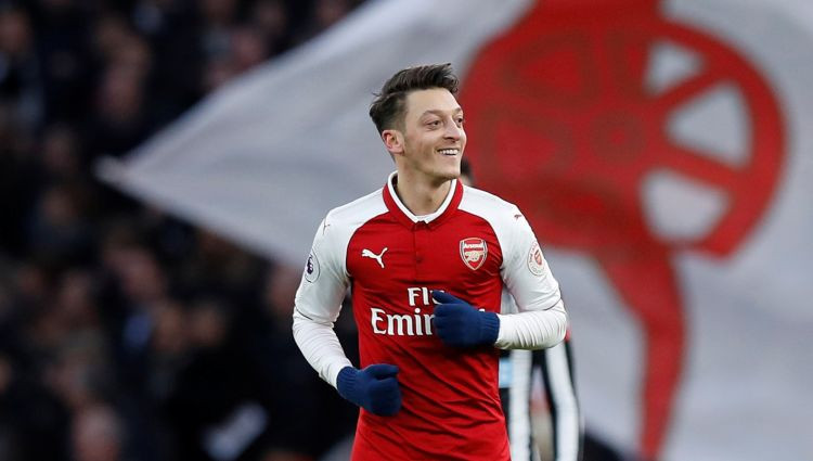 Ezila vārti nokārto "Arsenal" uzvaru, minimāls panākums arī "Chelsea"