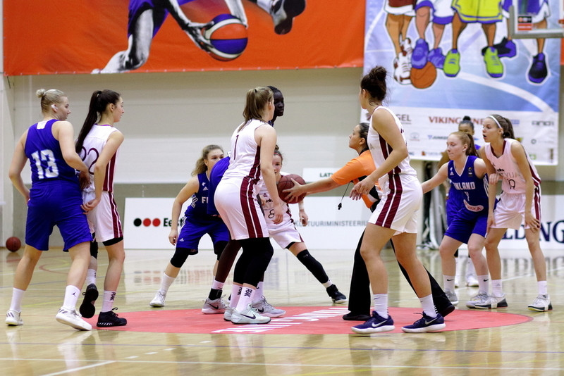 Meldere flirtē ar "triple-double", U18 meitenes salādē 104 punktus Zviedrijai