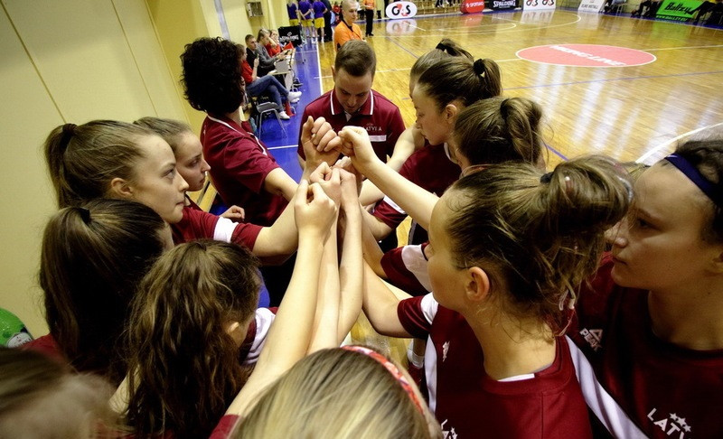 U16 meitenes apēd igaunietes zem groza un Baltijas jūras kausā finišē otrās