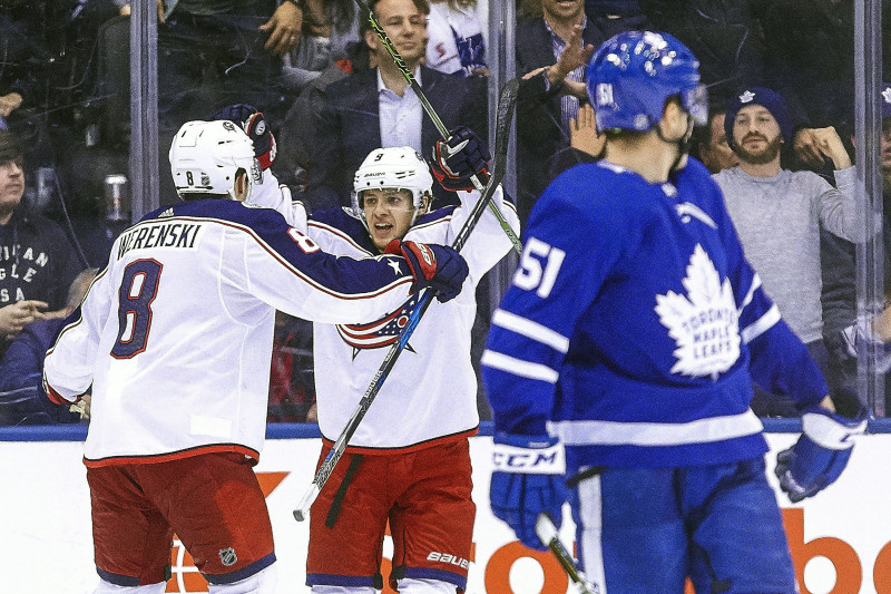 "Maple Leafs" izlaiž divu vārtu pārsvaru un zaudē "Blue Jackets"