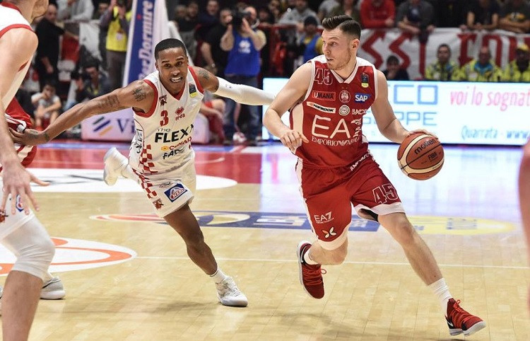 Bertāns trāpa visu dramatiskā uzvarā pār Timmu