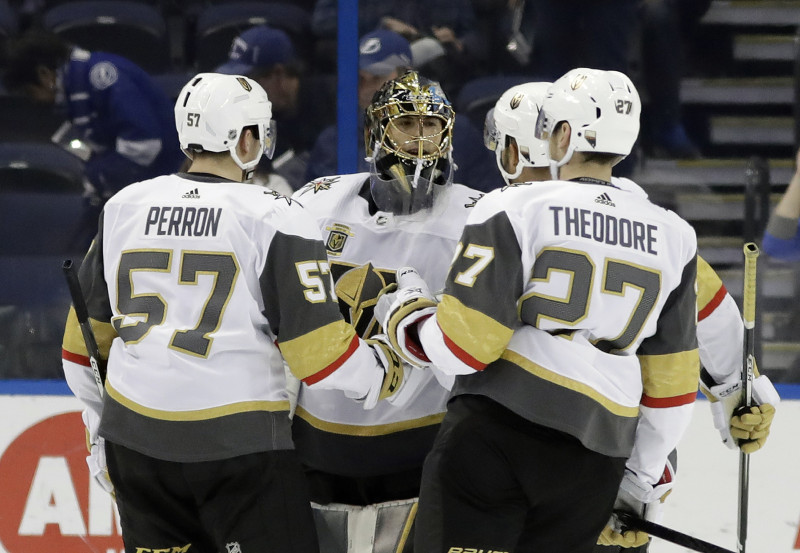 NHL līdervienību spēlē "Golden Knights" apspēlē Tampabeju