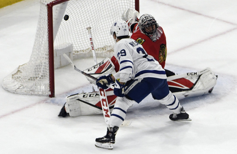 Nīlanders realizē bullīti papildlaika sākumā un atnes "Maple Leafs" uzvaru