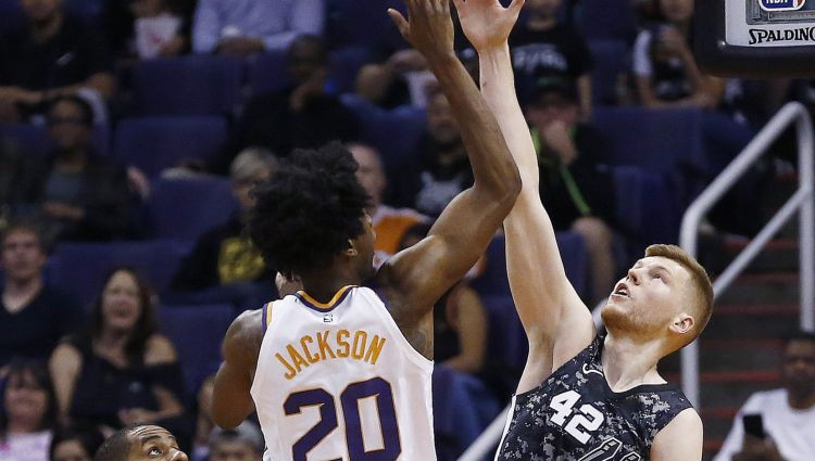 Bertāns atkal sākumsastāvā, "Spurs" izcīna trešo lielāko uzvaru kluba vēsturē