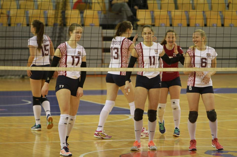Latvijas volejbola komandām zaudējumi "play off" ievadā