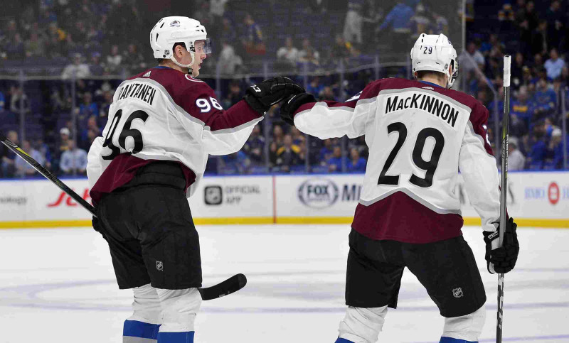 Rantanenam 2+2, "Avalanche" pārspēj "Blues" un turpina cīņu par "play-off"