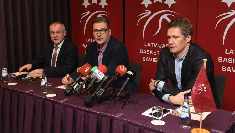 Valde izsaka rājienu Šnepam par komunikācijas un finanšu kontroles trūkumiem