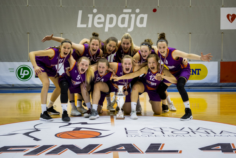 Kļaviņai "double-double", Šepte flirtē ar "triple-double", TTT juniorēm 1-0