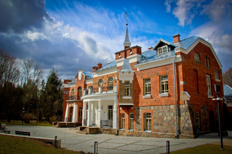 Kultūras notikumi un izstādes Lūznavas muižā 2018. gada pavasarī