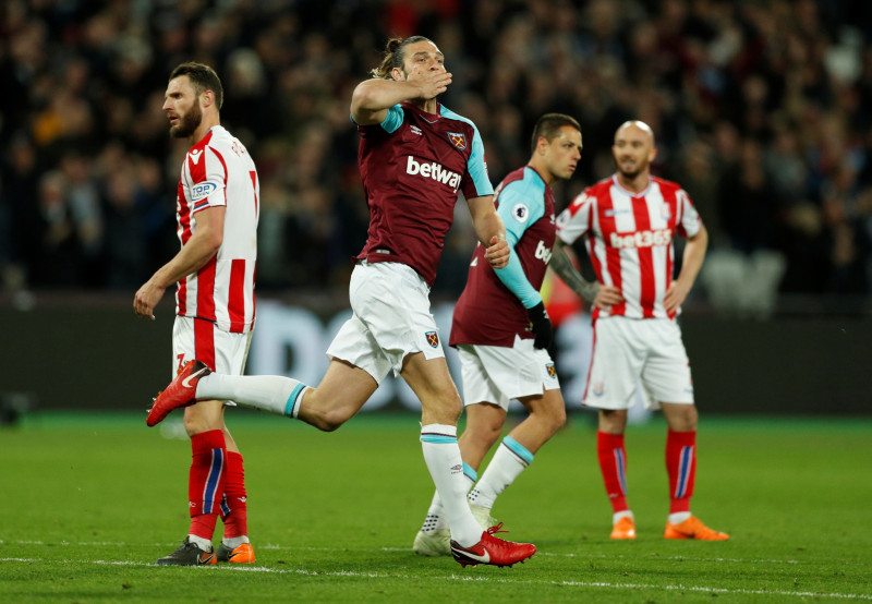 Kerols izglābj "West Ham" no zaudējuma "Stoke"