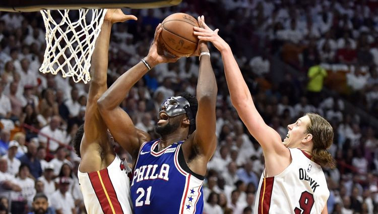 Embīds atgriežas drošā uzvarā pār Maiami, "Pelicans" grauj un panāk 3-0