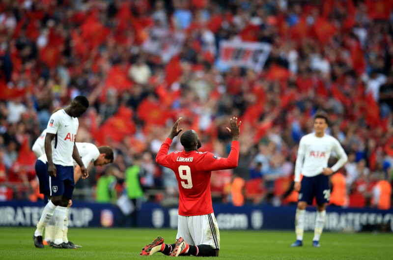 "Manchester United" atspēlējas un iekļūst Anglijas kausa finālā