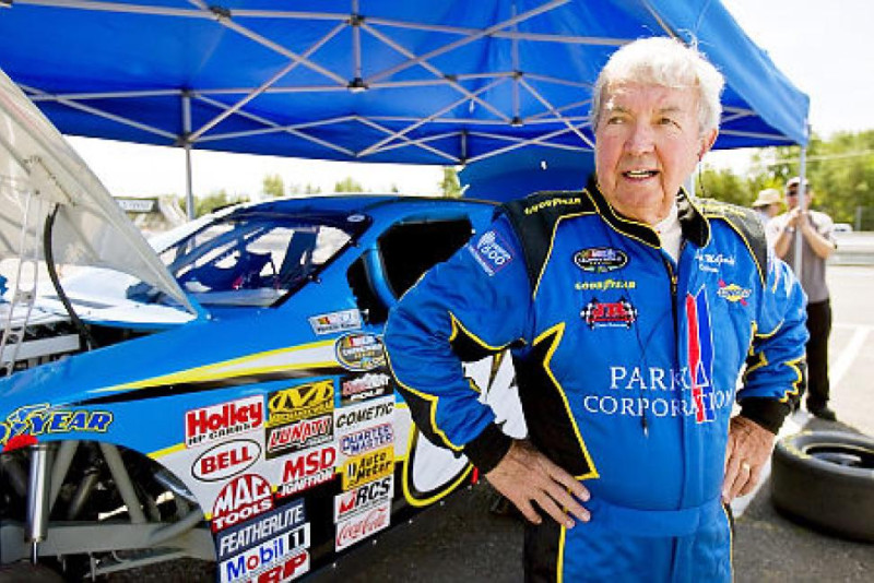 90 gadus vecs autosportists plāno atgriezties NASCAR