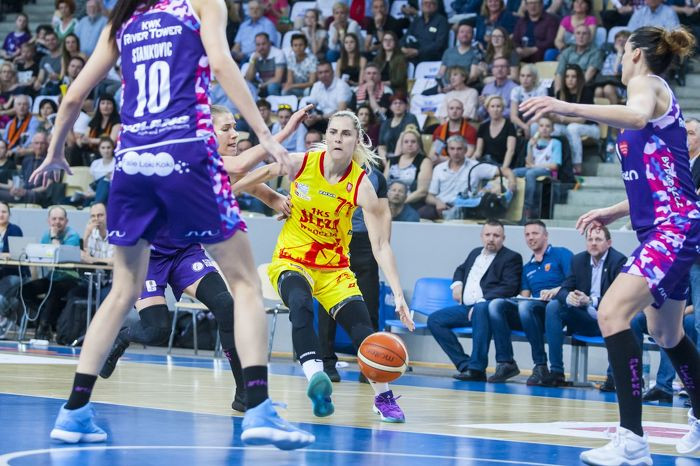 Dikeulaku 15 punkti pret Eirolīgas komandu, Putniņai 1-1 ceturtdaļfinālā