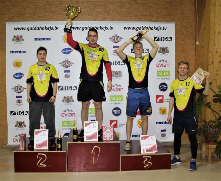 Pasaules čempions Caics uzvar Latvijas čempionātā galda hokejā